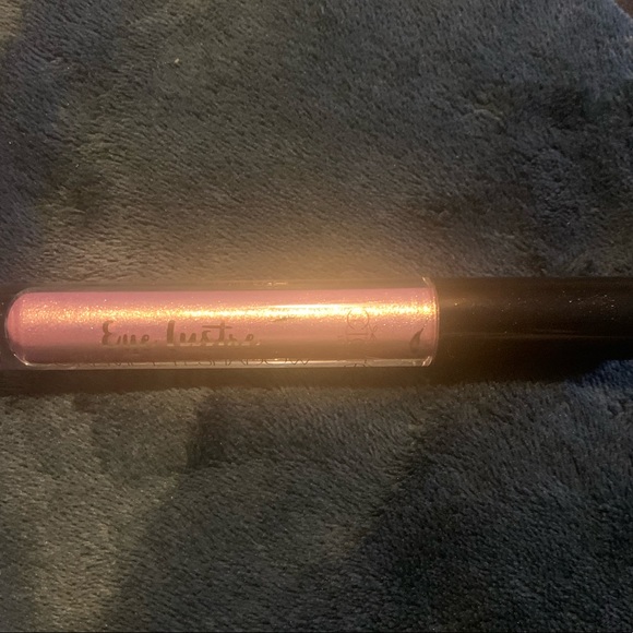 EYE LUSTRE-GLITTER LIQUID SHADOW TOPPER IN SHADE “CUPID” - Picture 7 of 7